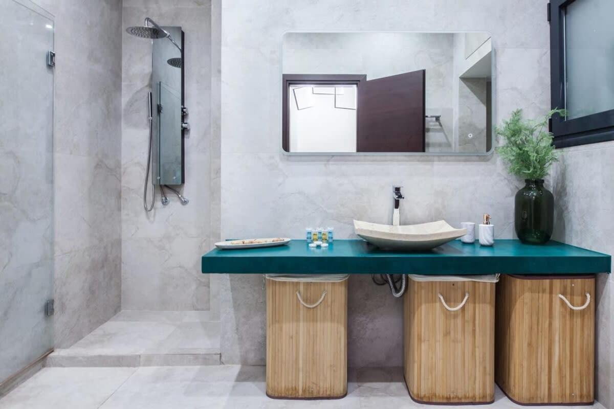 Beautiful Elegant Apartment Next To Monastiraki Aten Exteriör bild